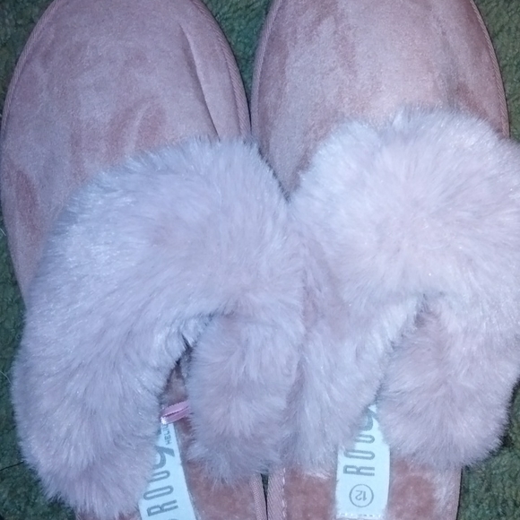 Iam selling rouge helium slippers - Picture 6 of 7